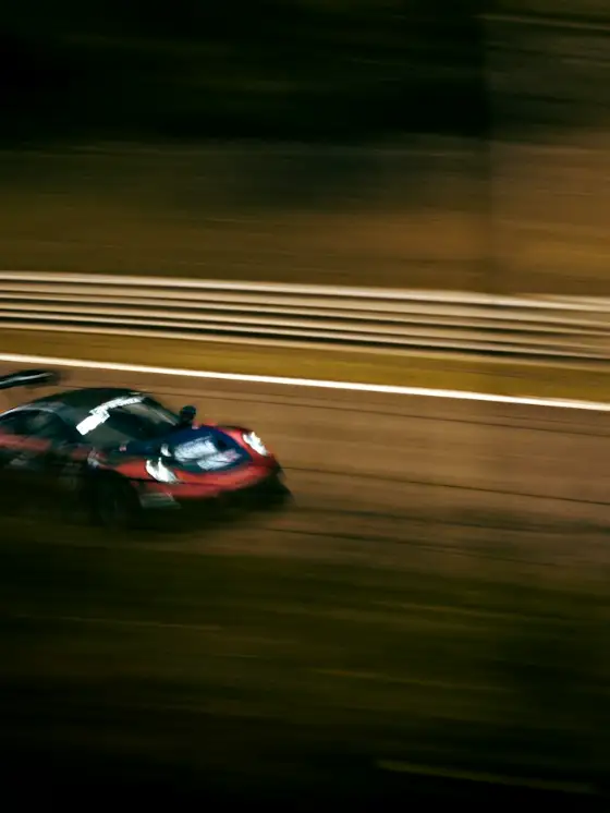 Live motorsport racing
